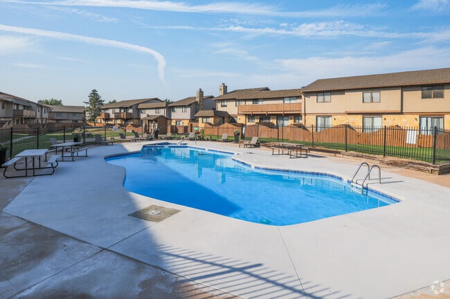 Parke East Townhomes - Parke East Townhomes