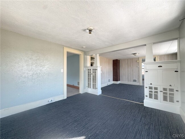 Photo - 715 Lansing St