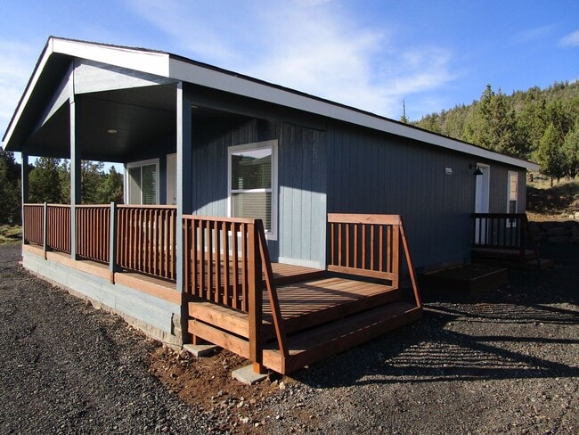 Building Photo - Brand New Manufactured Home - Water/Sewer/Electricity Provided!