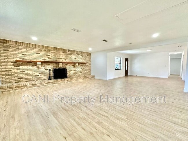 Photo - 2517 Royal Palm Dr