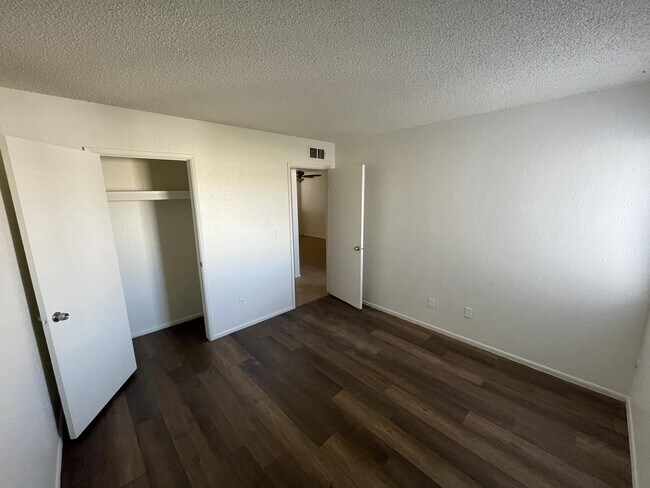 Photo - 1520 W 5th St