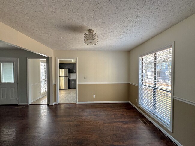 Photo - Beautiful 3 Bed 2 Bath Home with Fenced Backyard