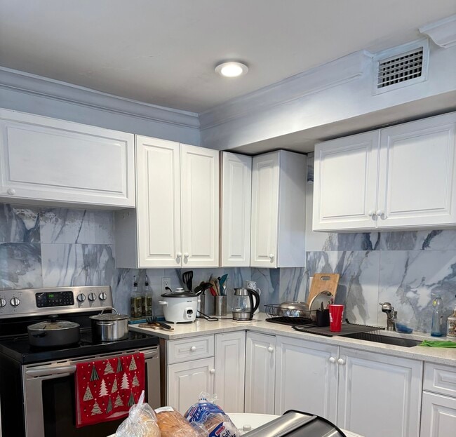 Photo - 272 NE 42nd St