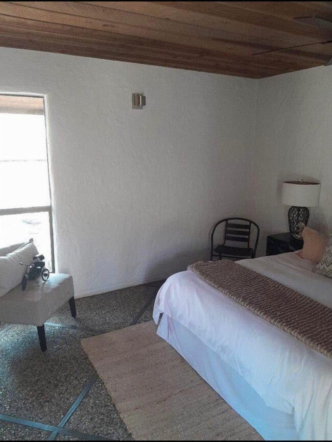 1741 Estates Way Unidad 1 Bedroom