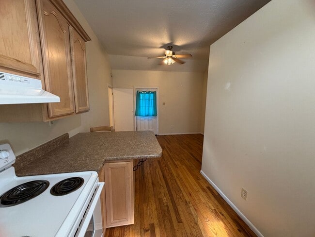 Photo - 648 E 2nd St