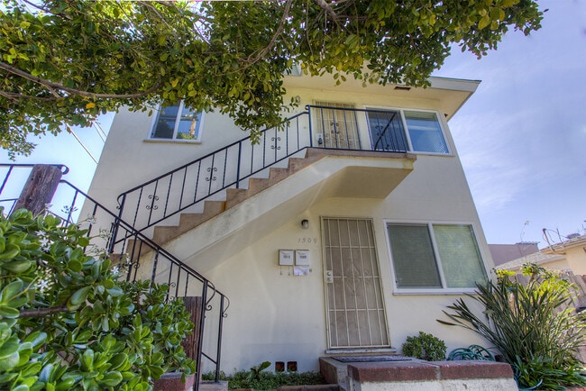 *OPEN HOUSE: 10/18 12-1PM* Upstairs 1BR in... - *OPEN HOUSE: 10/18 12-1PM* Upstairs 1BR in... Unit 1511