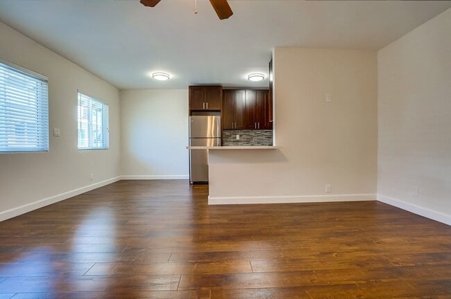 Photo - 633 W Hyde Park Blvd Unit 11