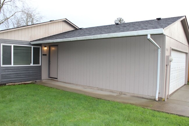 Photo - 3 bedroom, 1 bath home on quiet Hillsboro street