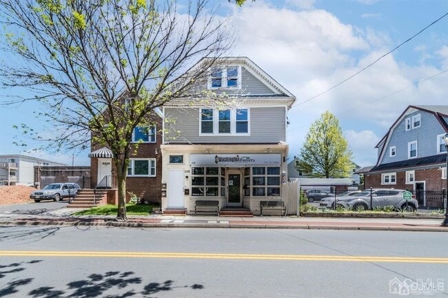 Building Photo - 228 Washington Ave Unit 2