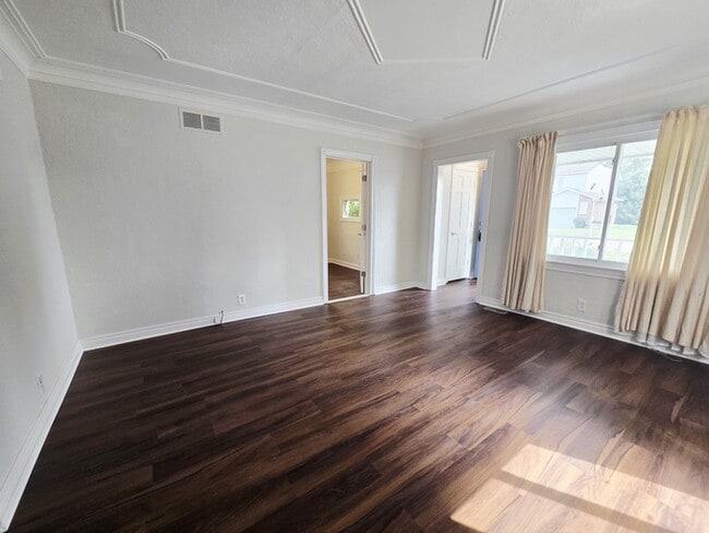 Photo - 1037 Birchwood Ave