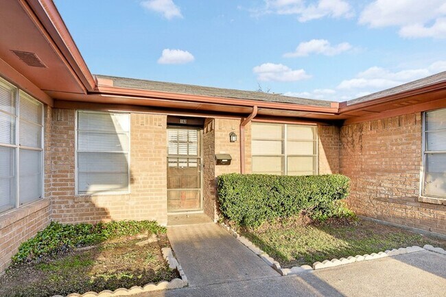 Photo - 3225 Crites St Unidad 102