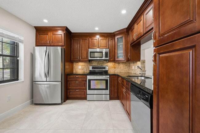 Photo - 454 Westree Ln