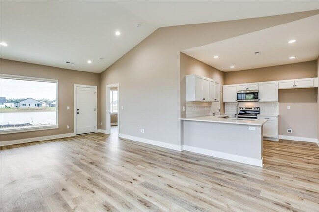 Photo - Edgewater Maxwell