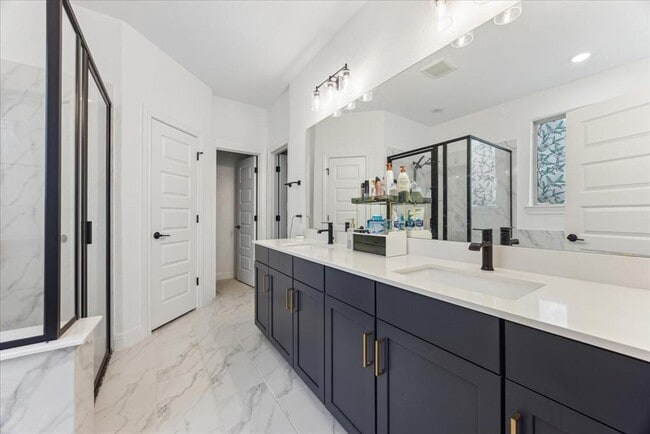 Photo - Fabulous home in Leander's Horizon Lake Community!