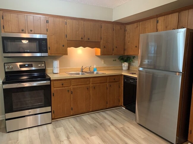 Photo - 2 Bedroom Townhouse off Greenview Drive