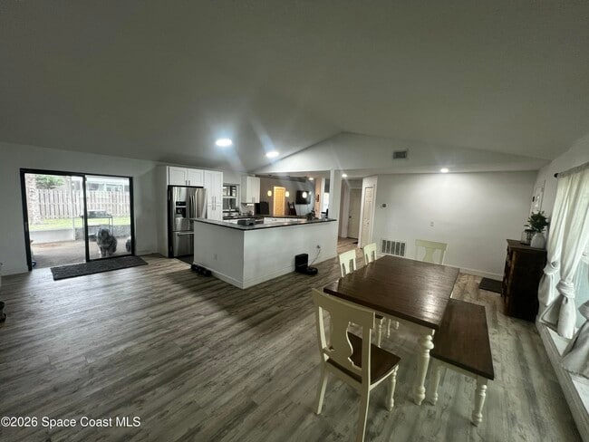 Photo - 2300 Hickory Dr