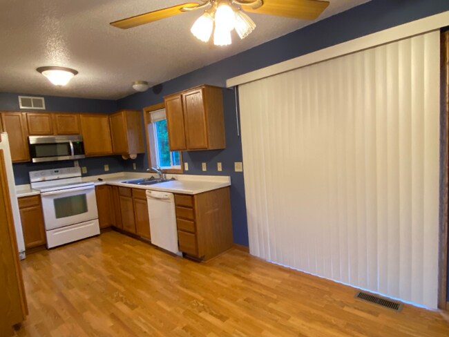 Photo - 2415 319th Ln NE