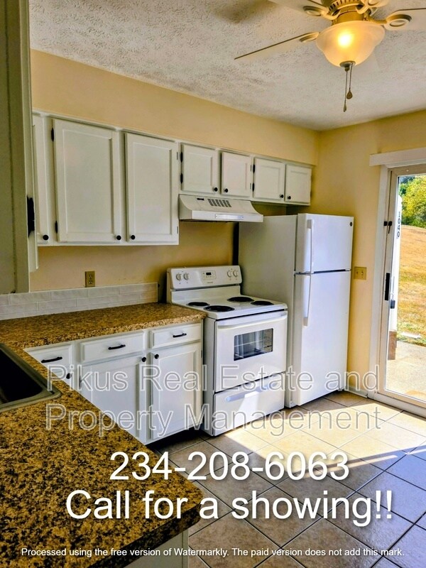 Photo - 1040 Smith Kramer St NE