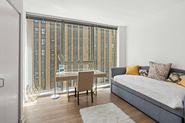 Photo - 174 N Michigan Ave