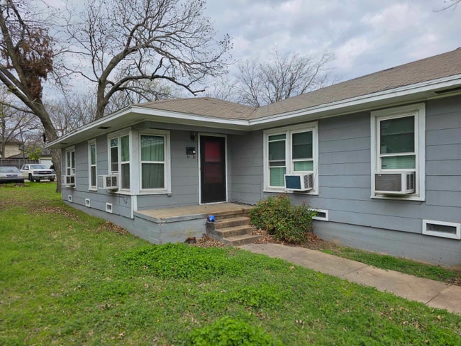 Building Photo - 1306 N Travis St