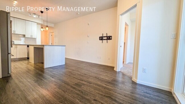 Modern 2 Beds, 2 Baths Apartment/Condo | Pets Allowed