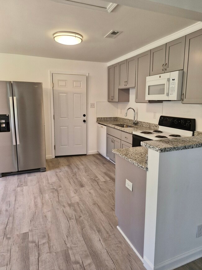 Kitchen - 405 Baptist Rd