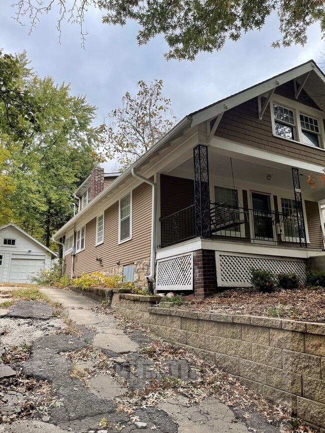 Photo - Charming 3 bed / 1 bath house for rent-4545 Fairmount Ave Kansas City, MO 64111 - $1495 Rent