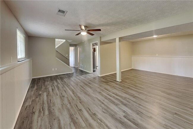 2582 Morgan Lake Dr NE