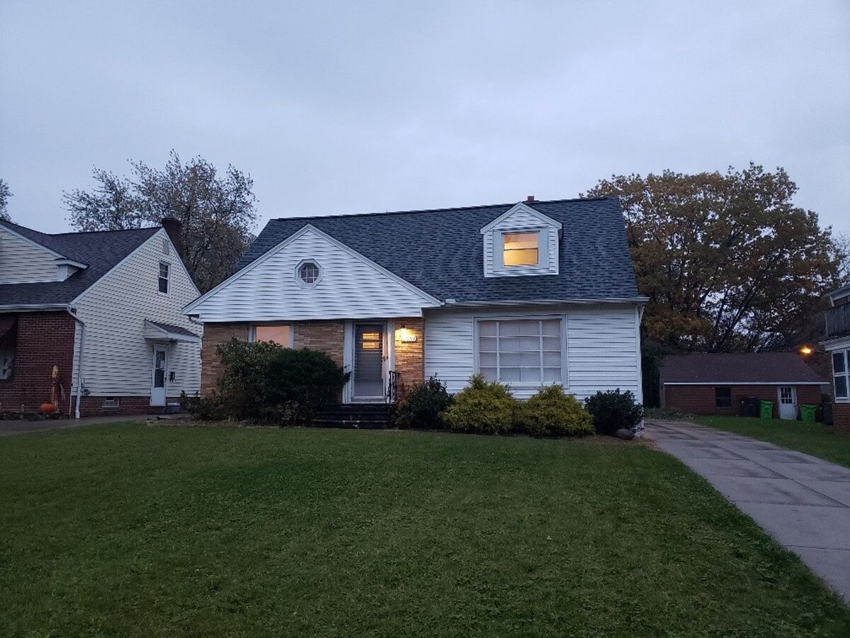 Photo - 3 bedroom Bungalow with finished basement
