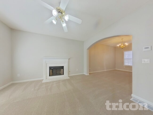 Photo - 5739 Newnan Cir