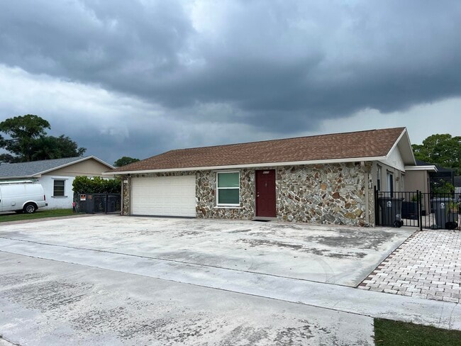 Building Photo - 9173 E Highland Pines Blvd Rental