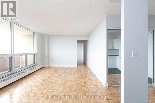 Photo - 666 Spadina Ave. Unit 806