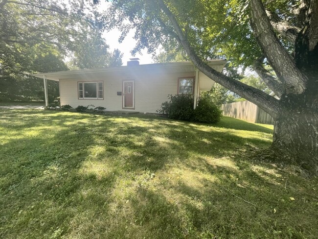 Photo - 1822 E 2nd St