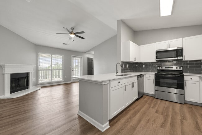 3BD, 2BA - 1467SF - Kitchen