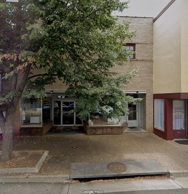 Photo - 113 E Main St