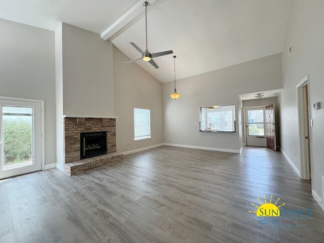 Photo - 417 Village Ct NW