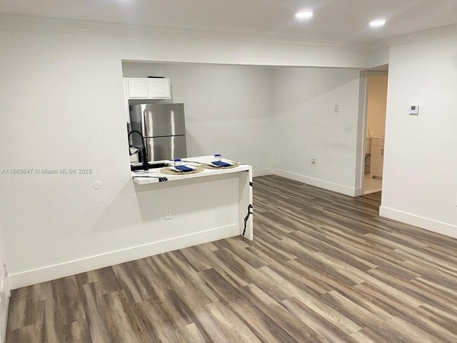 Building Photo - 300 Palm Cir W Unit 307