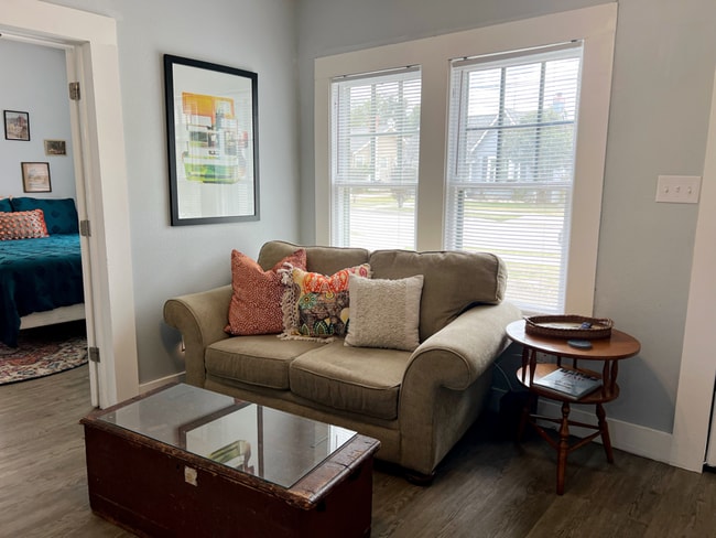 Photo - 715 W Hollywood Ave