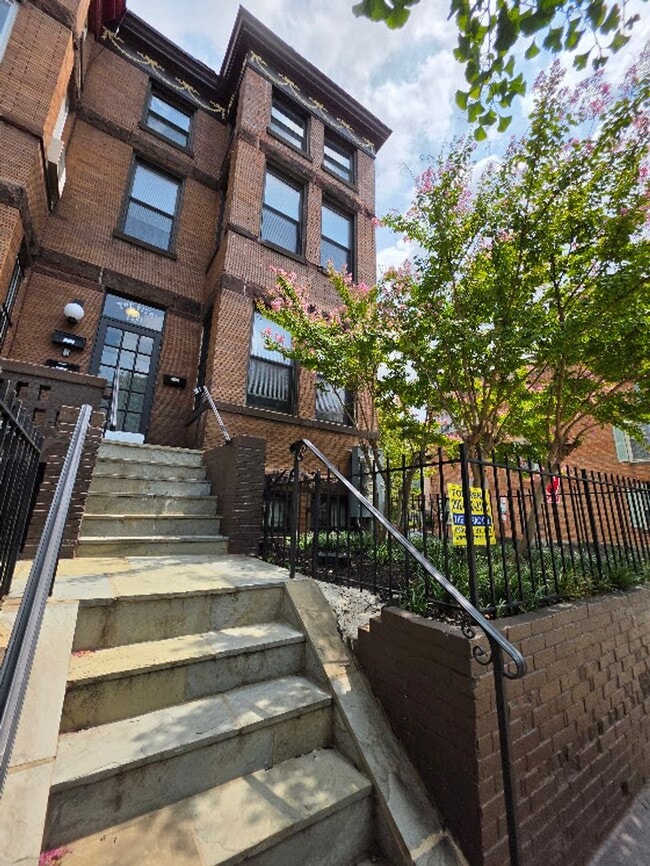 Photo - 2501 17th St NW Unit A