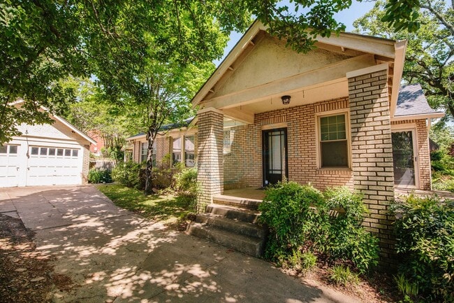 Photo - Yellow Bungalow in Hillcrest