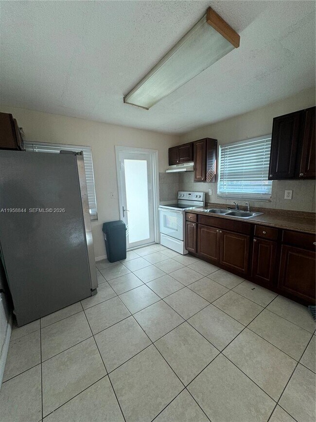 Photo - 2220 SW 46th Ct Unit 2