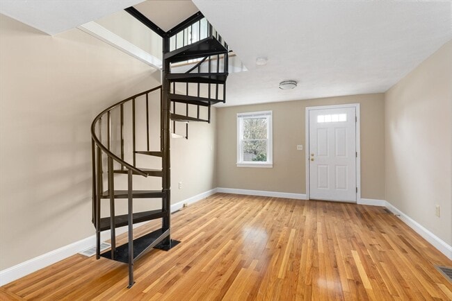 Photo - 1932 Washington St