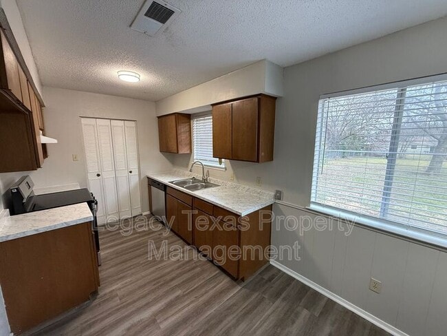 Photo - 110 Glen Rose Ave