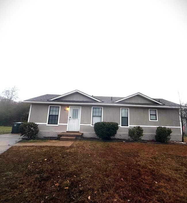 Building Photo - 4 Success is now offering this spacious 3 bedroom home 1.5 bathroom home in a very quiet neighbor...