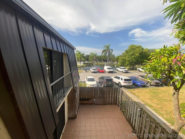 Building Photo - 2370 Waterside Dr