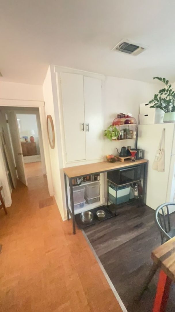 Photo - 1 bed Hyde Park Area home