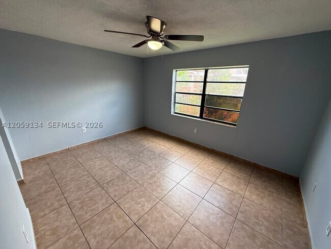 1325 W 68th St Unit 111