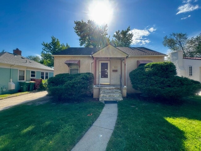 Building Photo - Charming Two Bedroom Home!!
