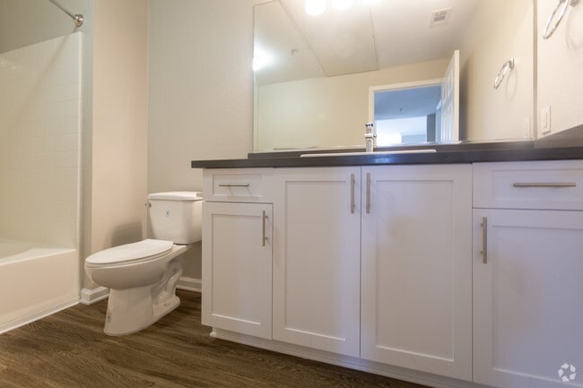 1BR,1BA-893SF