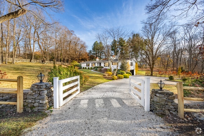 Building Photo - 1001 Hulls Farm Rd Rental